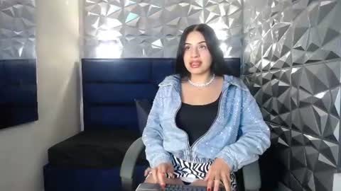 Snapshot of baby_boo666 chatting on 06-26-26, 01:37 Baby online show from 06-26-26, 01:37