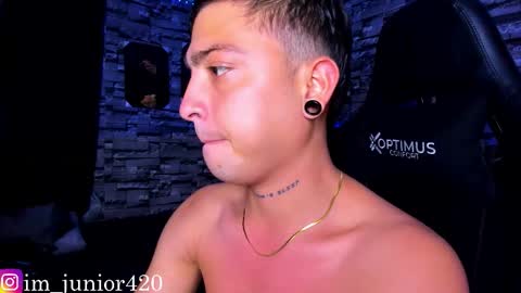 Junior       Independent Model online show from 09-14-25, 02:44