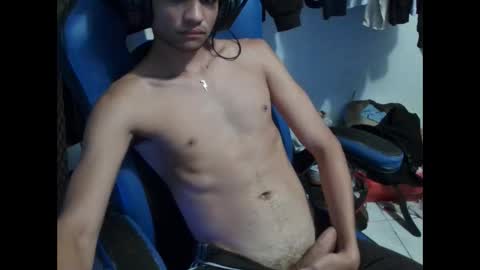 Snapshot of baby_mooonx chatting on 01-07-26, 05:10 adrian online show from 01-07-26, 05:10