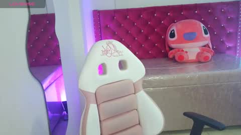 Snapshot of baby_nicols_m chatting on 02-17-26, 10:56 Nico online show from 02-17-26, 10:56