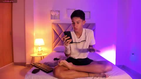 Snapshot of baby_noaht chatting on 06-09-26, 02:17 baby_noaht online show from 06-09-26, 02:17