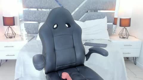 baby_scarleth_ online show from 11-30-25, 03:32