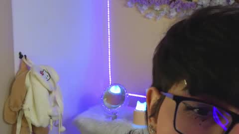 Snapshot of baby_xian chatting on 02-13-25, 01:40  Dani  online show from 02-13-25, 01:40