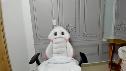 Snapshot of babyabril18 chatting on 03-05-25, 10:11 Karla online show from 03-05-25, 10:11