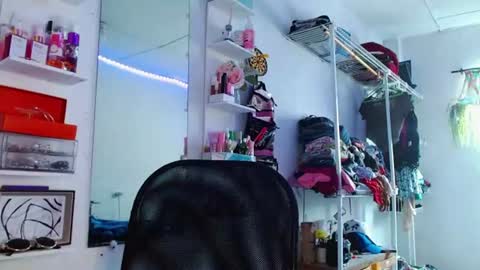 babybombom08 online show from 06-18-26, 07:07