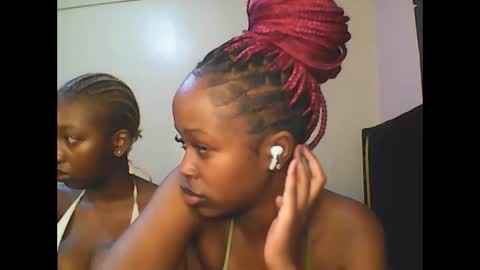 Snapshot of babybrown20 chatting on 06-10-26, 04:12 babybrown online show from 06-10-26, 04:12
