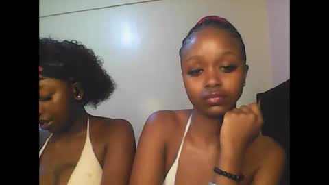 Snapshot of babybrown20 chatting on 06-11-26, 04:21 babybrown online show from 06-11-26, 04:21