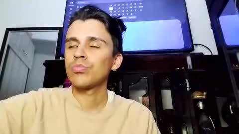 Snapshot of babydarkpink chatting on 11-05-25, 01:38 Dani online show from 11-05-25, 01:38