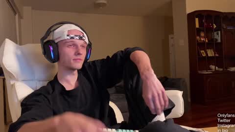 Big cock boy online show from 12-19-24, 04:45