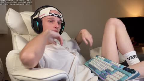 Big cock boy online show from 12-24-24, 06:44