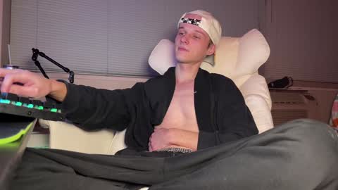 Big cock boy online show from 02-04-25, 06:25