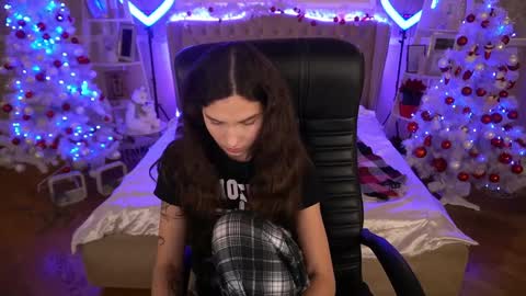 Sasha online show from 12-19-24, 12:02