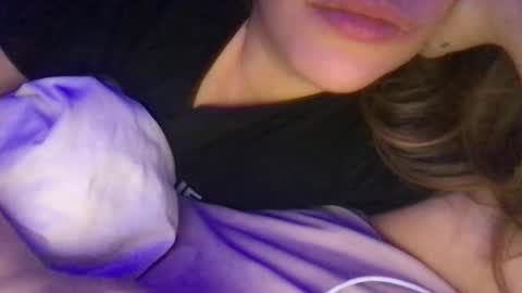 Snapshot of babyhoney333 chatting on 12-23-25, 06:55 babyhoney333 online show from 12-23-25, 06:55