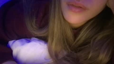 Snapshot of babyhoney333 chatting on 01-09-26, 04:59 babyhoney333 online show from 01-09-26, 04:59