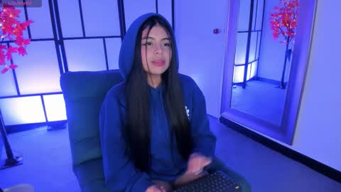 Snapshot of babypeachie_ chatting on 02-05-26, 05:23 Babie online show from 02-05-26, 05:23