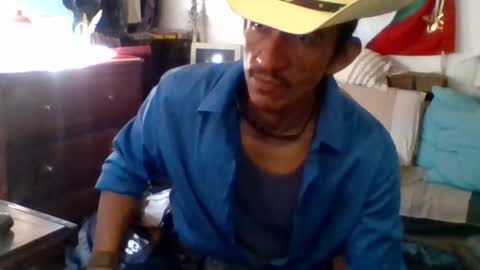 Snapshot of badhombremx chatting on 02-27-25, 11:26 Mexican livin Off the Wall online show from 02-27-25, 11:26