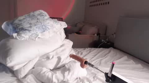 Susie  online every day except weekends    lets use FACK MACHINE in pvt online show from 09-16-25, 03:13