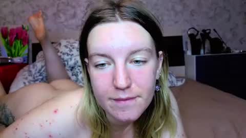 Snapshot of baiambel_mi chatting on 06-18-26, 03:38 holly online show from 06-18-26, 03:38