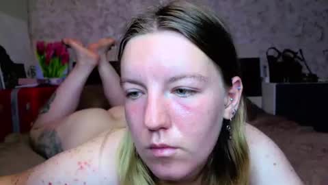 Snapshot of baiambel_mi chatting on 07-15-26, 03:39 holly online show from 07-15-26, 03:39