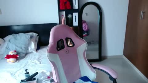 sandra online show from 10-31-25, 03:24