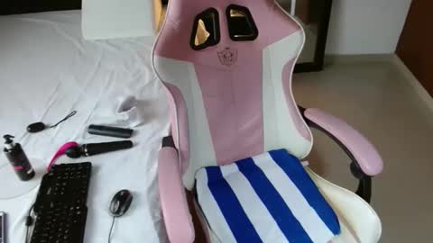 sandra online show from 04-16-26, 01:56