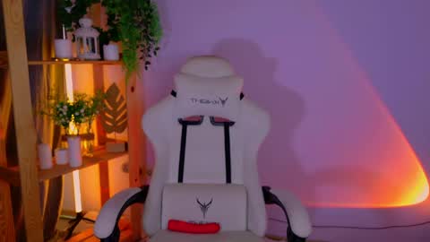 Snapshot of balerinacappuccino_ chatting on 05-09-26, 10:20 Elly online show from 05-09-26, 10:20