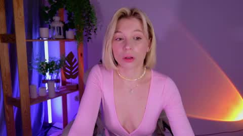 Snapshot of balerinacappuccino_ chatting on 05-12-26, 03:25 Elly online show from 05-12-26, 03:25