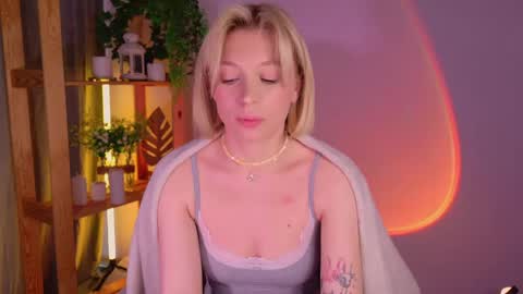 Snapshot of balerinacappuccino_ chatting on 05-17-26, 12:12 Elly online show from 05-17-26, 12:12