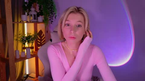Snapshot of balerinacappuccino_ chatting on 05-24-26, 11:04 Elly online show from 05-24-26, 11:04