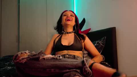 Snapshot of bambiiqueen chatting on 11-27-25, 03:47 Bambi online show from 11-27-25, 03:47