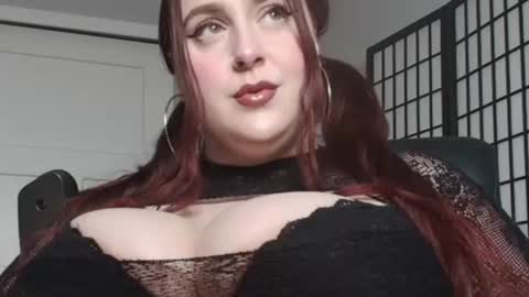 Snapshot of bambixxlynn chatting on 07-25-26, 11:46 bambixxlynn online show from 07-25-26, 11:46