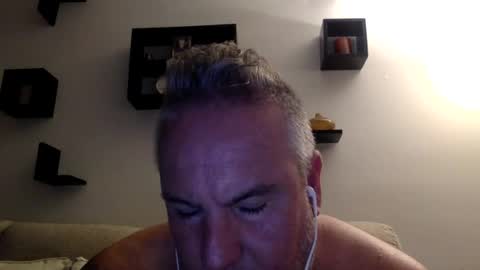 Snapshot of banana5289 chatting on 06-12-26, 11:31 banana5289 online show from 06-12-26, 11:31