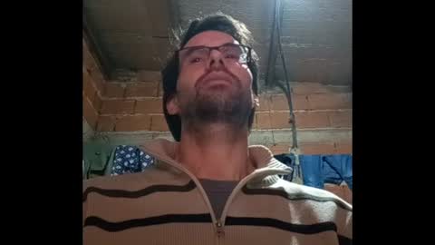 Snapshot of banana_argen_15 chatting on 06-19-26, 01:43 Ezequiel online show from 06-19-26, 01:43