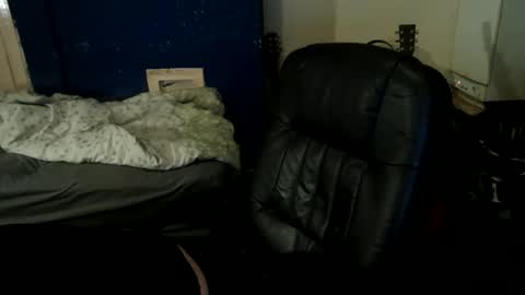 Snapshot of bangintoleather chatting on 04-20-26, 01:08 bangintoleather online show from 04-20-26, 01:08