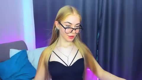 Snapshot of barbarachic chatting on 06-18-26, 11:03 BarbaraChic online show from 06-18-26, 11:03