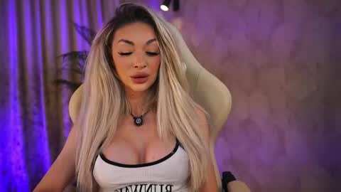 Snapshot of barbaramonn_ chatting on 04-22-26, 03:35 Ana online show from 04-22-26, 03:35