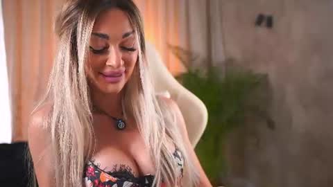 Snapshot of barbaramonn_ chatting on 06-20-26, 03:59 Ana online show from 06-20-26, 03:59