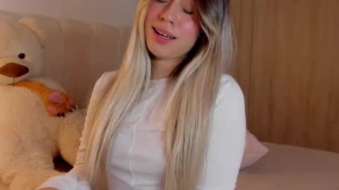 Snapshot of barbie_blon chatting on 11-05-25, 11:16 Barbie Blonde online show from 11-05-25, 11:16