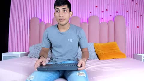 Snapshot of barbieandandru chatting on 10-18-25, 09:04 barbieandandru online show from 10-18-25, 09:04