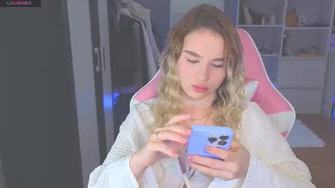 Snapshot of barbieee_doll chatting on 06-18-26, 11:03 Eva online show from 06-18-26, 11:03