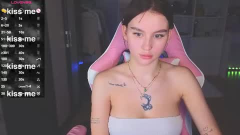Snapshot of barbieee_doll chatting on 07-08-26, 09:52 Eva online show from 07-08-26, 09:52