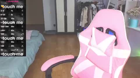 Snapshot of barbieee_doll chatting on 07-14-26, 12:13 Eva online show from 07-14-26, 12:13