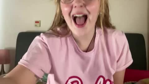 Snapshot of barbiegirl966 chatting on 12-27-24, 10:01 barbiegirl966 online show from 12-27-24, 10:01