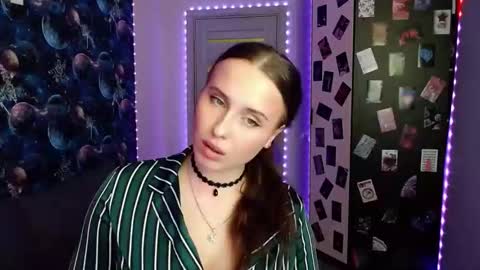 Snapshot of barbiepie chatting on 12-22-25, 06:49 barbiepie online show from 12-22-25, 06:49