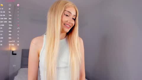 Mia online show from 04-21-26, 03:39