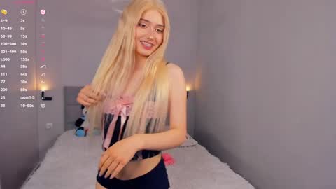 Mia online show from 05-17-26, 03:08