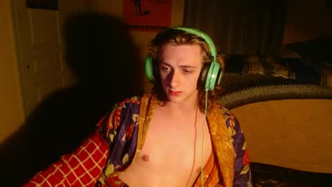 Snapshot of bard_songg chatting on 06-12-26, 02:43 bardsong online show from 06-12-26, 02:43