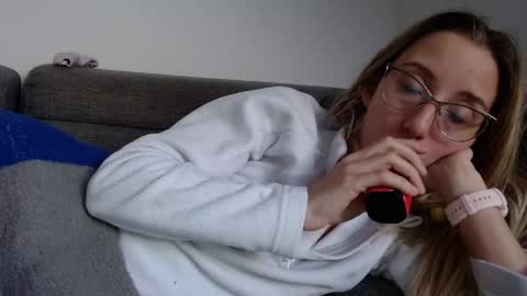 Lena online show from 04-17-26, 09:23