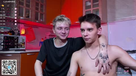 Snapshot of barney_kevin chatting on 12-03-24, 06:17 Fansly Barney and Kevin T online show from 12-03-24, 06:17