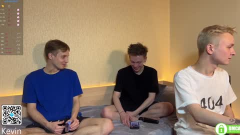 Snapshot of barney_kevin chatting on 01-07-25, 08:31 Fansly Barney and Kevin T online show from 01-07-25, 08:31